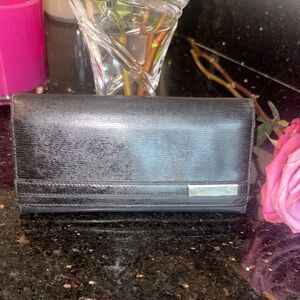 Gucci GG Logo smooth black leather long bifold wallet. Authentic in GUC.